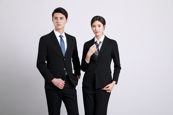 工作服抵工資，誰家規(guī)矩？